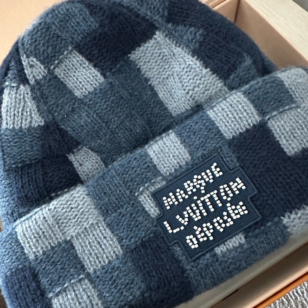 New authentic oversized Louis Vuitton Blue and Gray Checkered Knit Hat